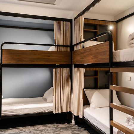 Yha ロトルアホステル エクステリア 写真 A capsule hotel in Tokyo