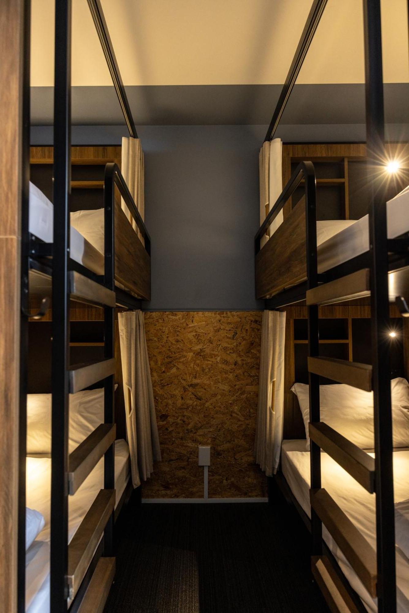 Yha ロトルアホステル エクステリア 写真 A capsule hotel in Tokyo