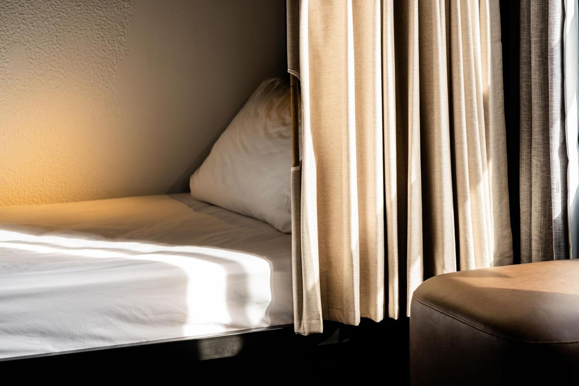 Yha ロトルアホステル エクステリア 写真 A bed
