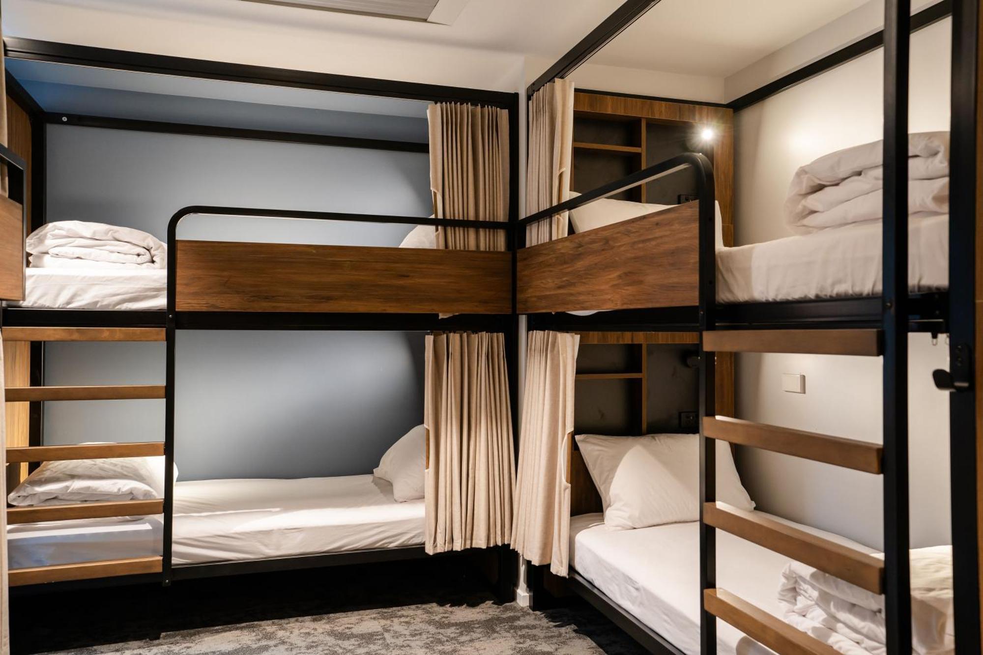 Yha ロトルアホステル エクステリア 写真 A capsule hotel in Tokyo